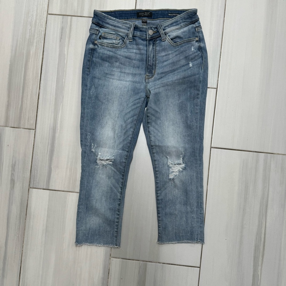 Judy Blue Jeans Womens Size 5/27  Skinny Fit Capri Mid Rise Raw Hem Distressed